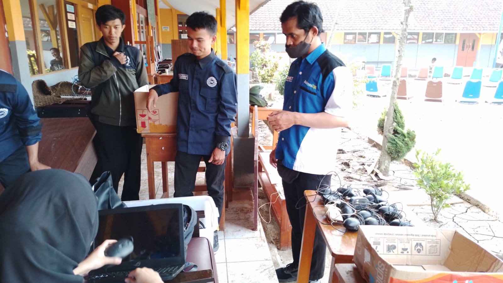 Relawan TIK Tanggap Bencana Inventarisir Perangkat TIK Terdampak Banjir Kabupaten Garut